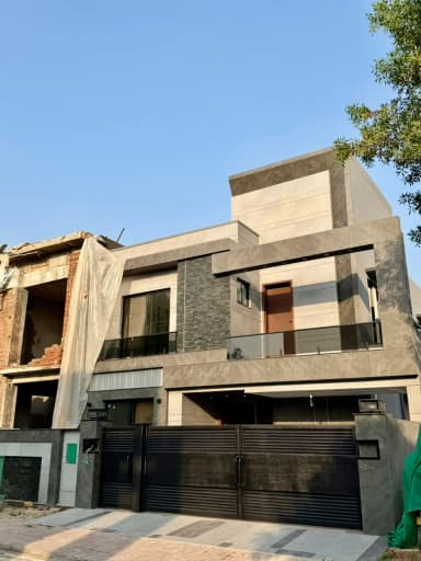 Brand new 10 marla house for sale in Talha Block, Bahria Town Lahore