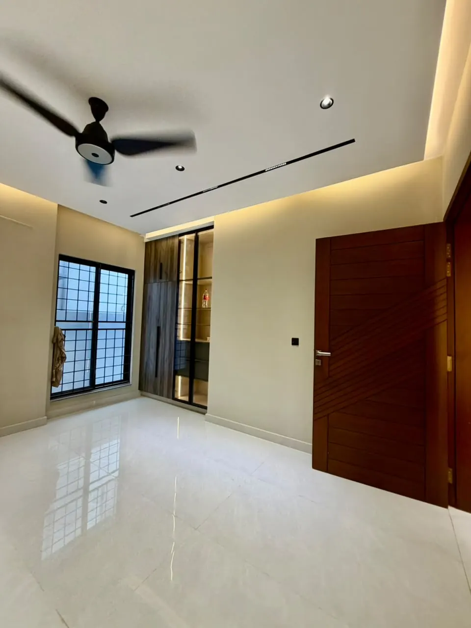 Bedroom with false ceiling and wooden door